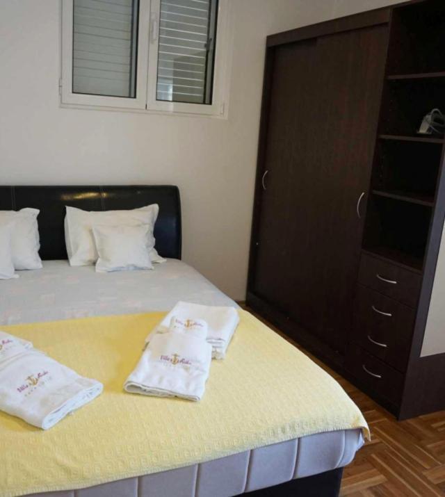 Guest House Ratko Rafailovici Bagian luar foto